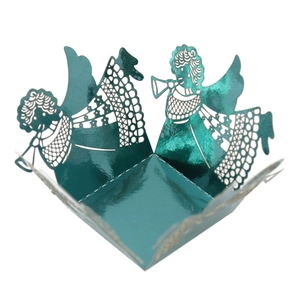 Détail du moule à cupcake vert foncé découpé au laser avec motif d'ange