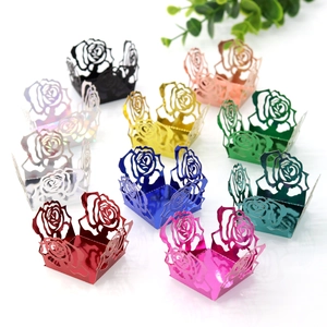 Boîte à dragées rose évidée au laser en 10 couleurs métalliques pour pâtisseries