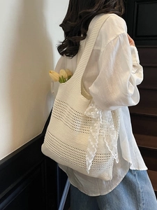 Sac fourre-tout en crochet blanc avec nœuds en dentelle pour la plage et l'été