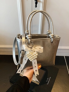 Metallic Crinkled PU Leather Bucket Bag For Women With Artificial Pearl Heart Charm And Lace Bow Adjustable Crossbody Handbag