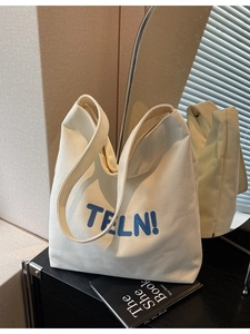 Grande borsa tote minimalista in tela bianca con ricamo TELN! blu e tracolla larga in stile