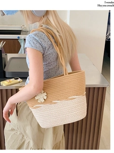Sac fourre-tout en paille bicolore avec fleur 3D pour les vacances à la plage et l'été
