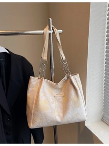 Women Floral Canvas Tote Bag Large Capacity Shoulder Bag With Metal Chain Strap Minimalist Printed Daily Underarm Handbag