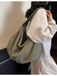 Grand sac bandoulière en nylon vert armée style sac besace décontracté chic