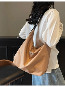 Large capacity camel hobo tote bag with black leather strap for women daily commuting