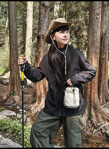 Outdoor leisure outfit featuring a cream drawstring crossbody bag and olive cargo pants