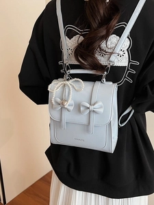 Sac à dos bleu clair pour femme en similicuir avec nœuds et breloque perle
