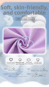 Dettaglio ravvicinato del tessuto a maglia in cotone pettinato viola con trama a spirale