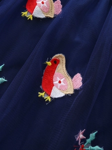 Gestreiftes Mädchen-Netzkleid in Dunkelblau mit bunten Vogel-Stickerei-Details