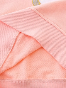 Sweat rose pour fille avec broderie licorne, détails côtelés et texture douce
