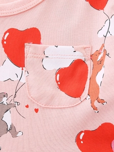 Mädchenkleid aus rosa Strickbaumwolle mit Cartoon-Katze und Herzballon-Drucken