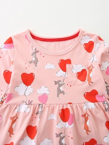 Rosa langärmeliges Mädchenkleid aus Baumwolle mit Hasen-Herz-Print und Gummizug