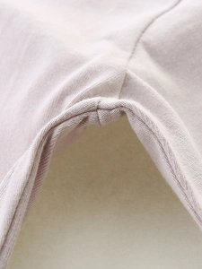 T-shirt bimbo a maniche lunghe in cotone con cuciture di qualità e stampa animale