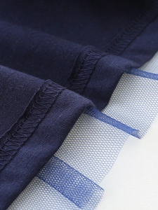 Robe de Noël pour filles bleu marine avec ourlet en tulle et détails de couture en maille