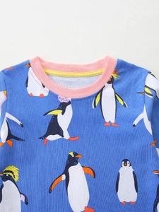 Vestido de niña de manga larga azul con estampado de pingüinos y cuello redondo rosa