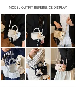 Collage de quatre mini sacs cabas avec pendentifs chien en peluche et perles nacrées