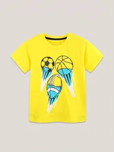 Jungen Baumwoll-T-Shirt in Gelb mit dynamischem Fußball-Print und bequemem Rundhalsausschnitt