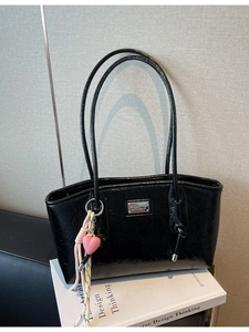 Fashion Wrinkled PU Leather Underarm Tote Bag For Women Large Capacity Shoulder Bag With Heart Pendant Chic Daily Handbag