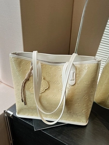 Grand Sac Fourre-tout en Cuir PU pour Femmes Motif Animal de Dessin Animé Gauffré Sac à Épaule Sac à Main Décontracté avec Pendentif