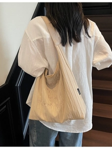 Japanese minimalist pleated tote bag in beige with slogan embroidery and large capacity