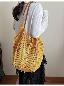 Sac cabas jaune au crochet avec sequins colorés et anses en cuir marron pour femme