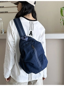 Sac à bandoulière en denim bleu foncé de grande capacité pour le quotidien et les loisirs