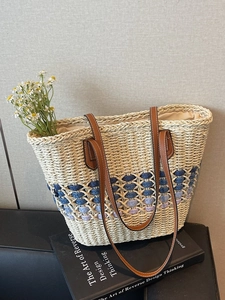 Sac cabas en paille tissé à la main avec rayures bleues et violettes et anses en cuir
