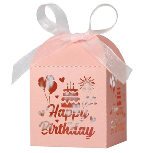 Boîte à bonbons Happy Birthday rose découpée au laser avec ruban blanc et motifs évidés