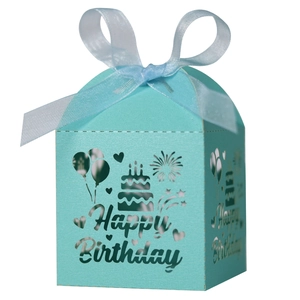 Boîte à bonbons bleu clair découpée au laser Happy Birthday avec ruban satin