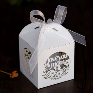 Fête Des Mères Love You Mom Boîte À Bonbons Ajourée Laser Papier Perlé Ruban Boîtes Cadeaux Pour Action De Grâce Fête