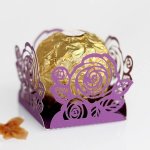 Boîte à bonbons rose violette découpée au laser pour décoration de chocolats de mariage