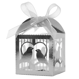Boîte de mariage découpée au laser avec motif cage à oiseaux et ruban blanc élégant