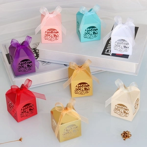 Boîtes à bonbons 'Love you mom' découpées au laser en sept couleurs avec ruban