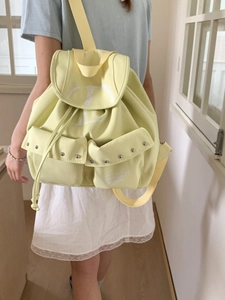 Sac à dos en toile crème avec cordon de serrage et rivets argentés pour étudiantes