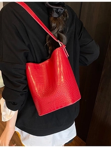 Fashion red crocodile pattern bucket bag with adjustable strap and large capacity