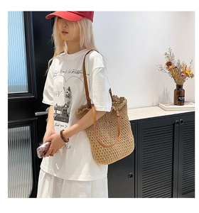 Detailed straw woven shoulder bag with delicate scalloped edges and leather straps