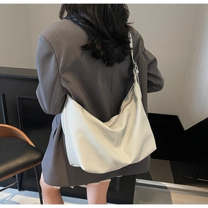 Detailed texture of high-quality white lychee leather on this spacious hobo shoulder bag