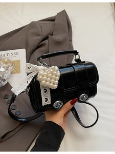 Borsa a Tracolla da Donna in Pelle PU a Bariletto Dolce Vintage Con Pendente a Cuore di Perla Artificial e Fiocco in Pizzo Piccola Borsa a Mano