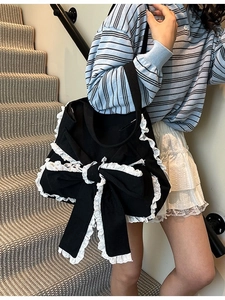 Borsa tote in tela nera con grande fiocco e bordo in pizzo bianco per donna
