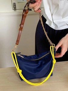 Sac Hobo en Nylon Rétro pour Femmes Sac à Épaule Sportif avec Bandoulière en Corde Contrastée Sac de Forme Dumpling