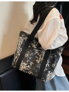 Chic large capacity tote bag with bamboo leaf print pattern for women commuting