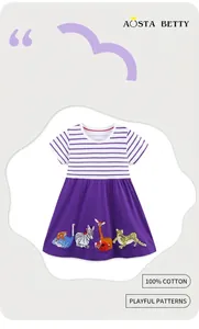Détail de robe rayée pour fille en 100% coton avec des motifs d'animaux brodés colorés