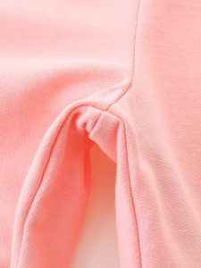 Short en maille rose pour filles avec coutures de qualité et texture de tissu doux d'été