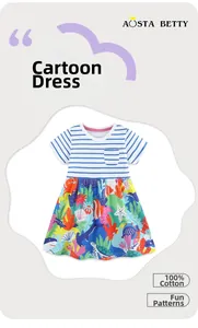 Détail d'une robe fille 100% coton avec haut rayé et imprimé animaux marins