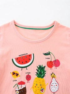 Roze katoenen meisjes T-shirt met kleurrijke fruitprints en een ronde halslijn