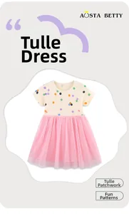 Dettaglio dell'abito estivo per bambina con top a pois e gonna in tulle rosa soffice