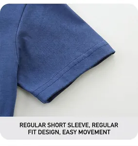 Gros plan de la manche du t-shirt bleu marine avec détails de couture double aiguille