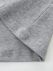 T-shirt en coton tricoté gris pour garçon avec ourlet à double couture de qualité