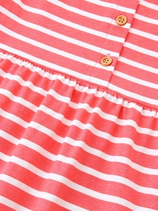 Gestreiftes Mädchen-Prinzessinnenkleid mit rot-weißen Mustern und Holzknöpfen