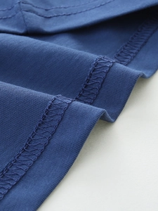 T-shirt en coton bleu marine pour garçons avec détails de couture et texture